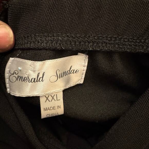 Emerald Sundae Classic Black Dress - Picture 4 of 4